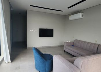شاليه بغرفة نوم مطلة على المسبح