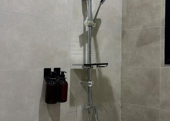 شقة بغرفة معيشة وغرفة نوم 