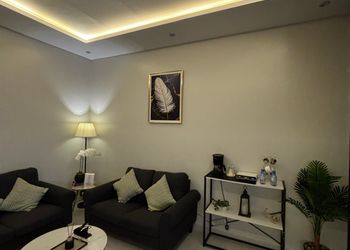 شقة بجلسة خارجية بمدخل خاص ذاتي