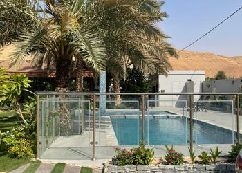 استراحة بمسبح وجلسة خارجية
