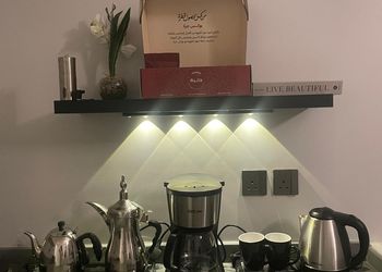 شقة بغرفة معيشة وغرفة نوم 