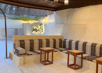 استراحة بمسطح اخضر ومجالس