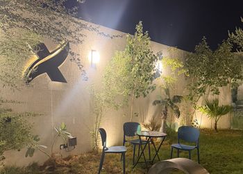 شاليه بمسبح خارجي وجلسة خارجية