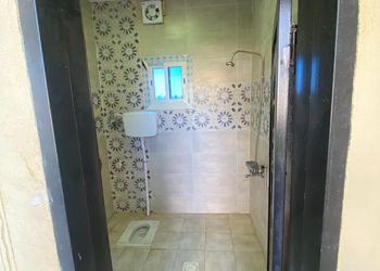 شاليه بجلسة خارجية ومسبح 