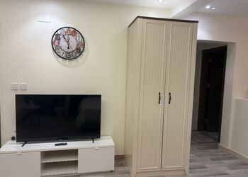 استديو بسرير ماستر وجلسة جانبية