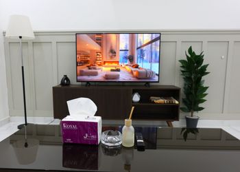 استديو بأثاث مريح وبسيط 