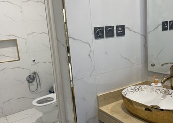 شاليه بجلسة خارجية ومسبح 