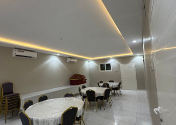 استراحة بجلسات خارجية ومسبح 