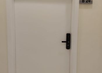 استديو بسرير ماستر وجلسة جانبية 