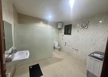 شقة بصالة وغرف نوم