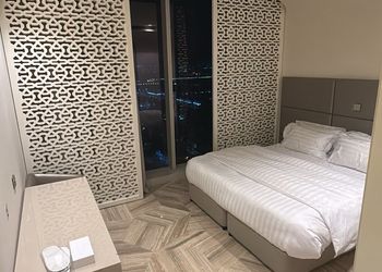 شقة بثلاث غرف و إطلالة ممبزة 