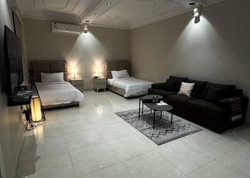 استديو بأثاث مريح وبسيط 