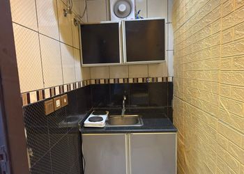 استديو بأثاث مريح وبسيط 