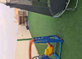 شقة بصالة وغرف نوم ومجلس