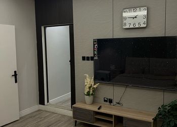 شقة مصممة بديكور عصري وبسيط
