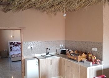 شقة بغرفة معيشة وغرفة نوم 
