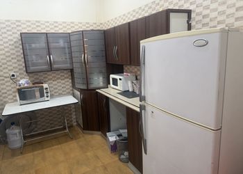 شقة بغرفة معيشة وغرفة نوم 