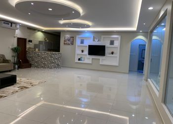 شاليه بصالة مطلة على المسبح 