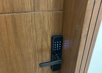 استديو بأثاث مريح وبسيط 