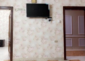 شقة بغرفة جلوس وغرفتين نوم 