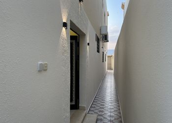 شقة بصالة انيقة وغرفة نوم