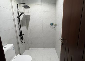 استديو بأثاث مريح وبسيط 