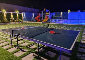 استراحة بمسطح اخضر وجلسه خارجيه