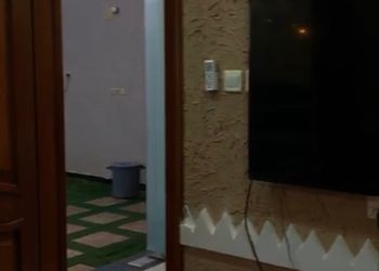 شاليه بصالة جلوس ومسبح 