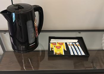 استديو بأثاث مريح وبسيط 