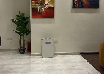 شقة بغرفة معيشة وغرفتين نوم 