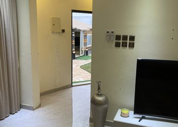 استراحة بمسطح اخضر ومجالس