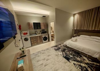 استديو بدخول ذاتي وسرير ماستر