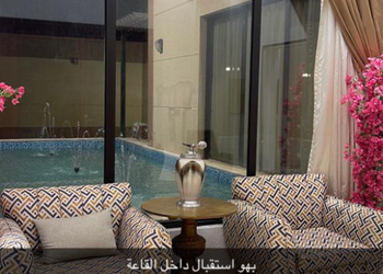 شاليه بجلسة خارجية ومسبح