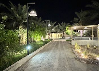 شالية بجلسة خارجية و مسبح خارجي