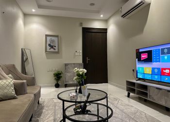 شقة بدخول ذاتي وصالة مريحة 