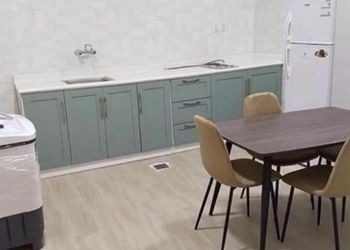 شقة بغرفة جلوس وغرفتين نوم 