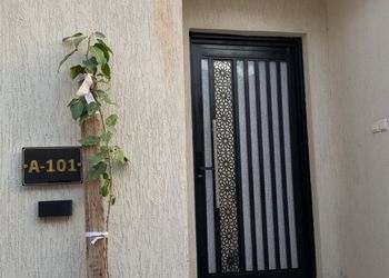 استديو مع حوش خاص بأثاث حديث