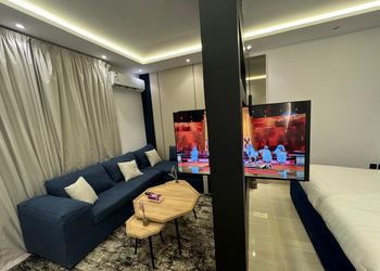 استديو بسرير ماستر وجلسة جانبية