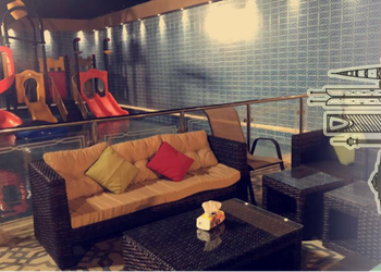 شاليه بألعاب مائية و ركن شواء