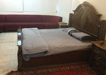 شقة بغرفتين نوم وصالة ومجلس