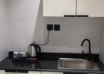 استديو بسرير ماستر وجلسة جانبية 