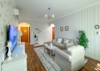 شقة بدخول ذاتي وتصميم أنيق 