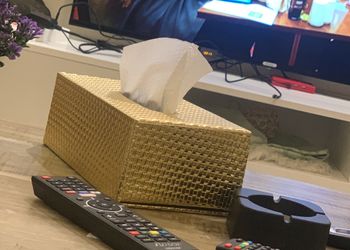 شقة بغرفة معيشة وغرفة نوم 