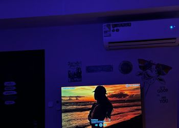 استديو بأثاث مريح وبسيط 
