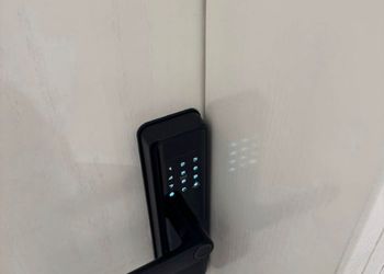 شقة بغرفة معيشة وغرفة نوم 