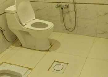استراحة بمجالس واسعة وجلسة خارجية