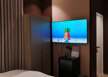 استديو بأثاث مريح وبسيط 