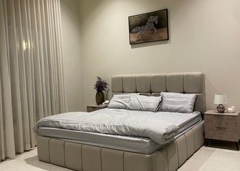 شالية بجلسة خارجية مطله على المسبح