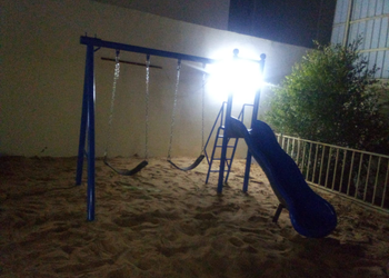 استراحة بألعاب أطفال ومجلس