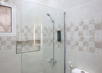 استديو بسرير ماستر وجلسه جانبيه